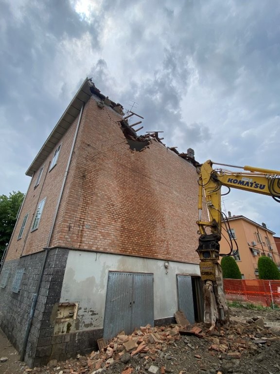 Demolizione vecchia abitazione preesistente